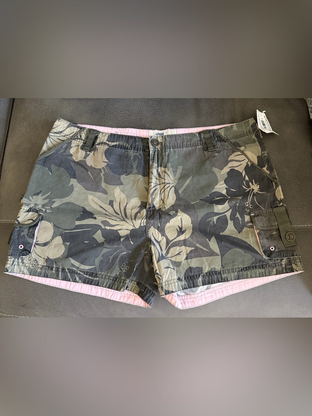 Crazy Shirts Floral Camo Cargo Bermudas with Pink Trim Size 14 New with Tag